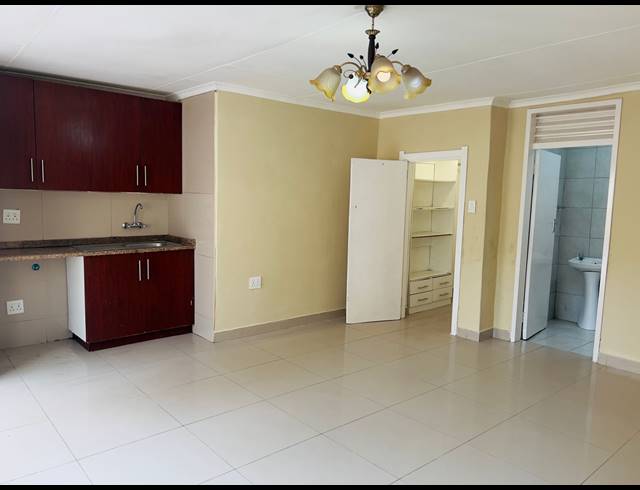 1 bed property to rent in HIGHLANDS NORTH